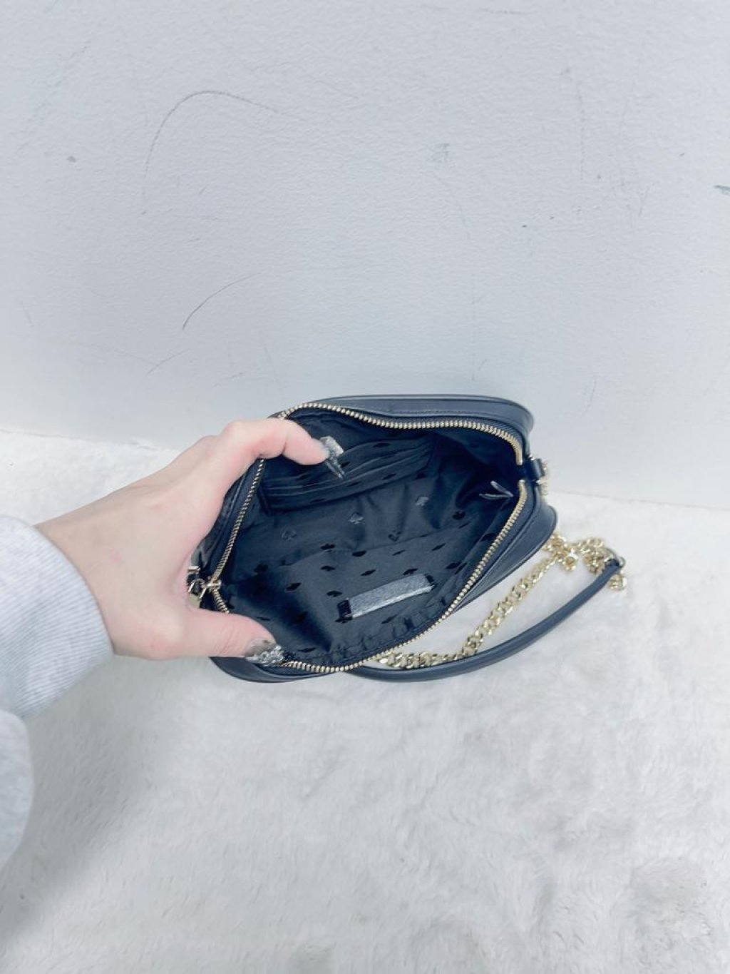 KS Tinsel Smooth Quilted Boxed Crossbody Black 陳記美加代購