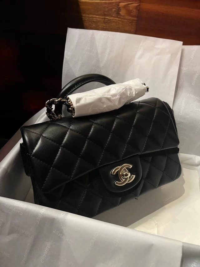 ミッシェル　　CHANEL キルティング ブラックキーケース CHANEL ブラック キルティング レザー キーケース - メルカリ