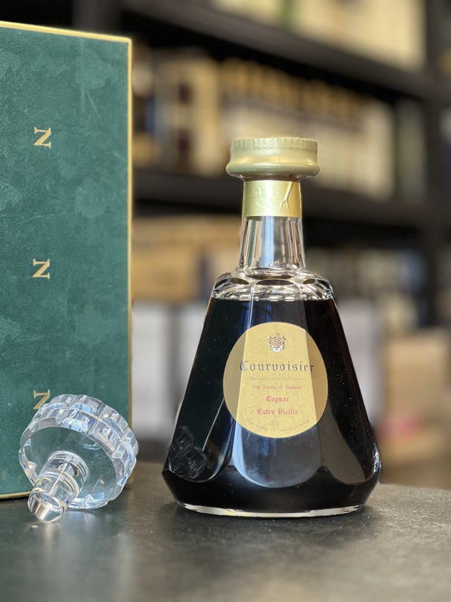 B99 ◆【未開栓】COURVOISIER NAPOLEON クルボアジェ ナポレオン コニャック ブランデー 古酒 700ml 40% ◆ 拿破崙Courvoisier - 泰豐行洋酒Tai Fung Wine \u0026 Spirits